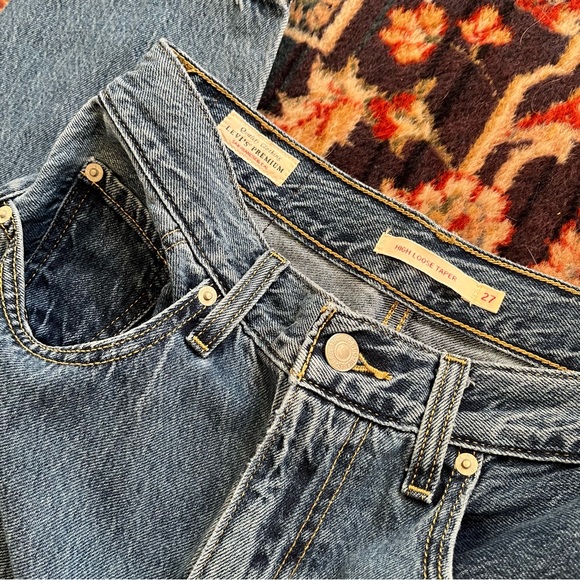 Levi’s High Loose Taper Jeans - Picture 4 of 7